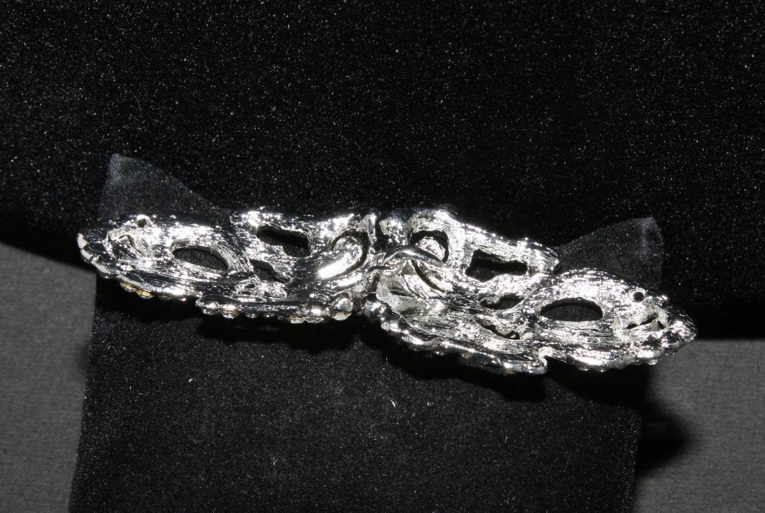 Elegant Hook And Eye Closure: Art Deco Rhinestone Buckle with Crystal Accents
