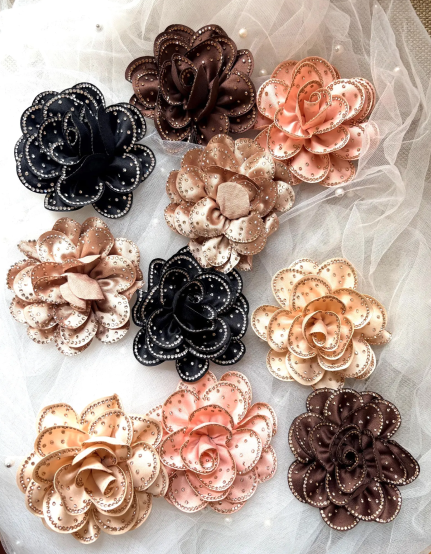 Elegant Fabric Rhinestone Rose Flowers Shoe Clips (Set of 2) Beige White