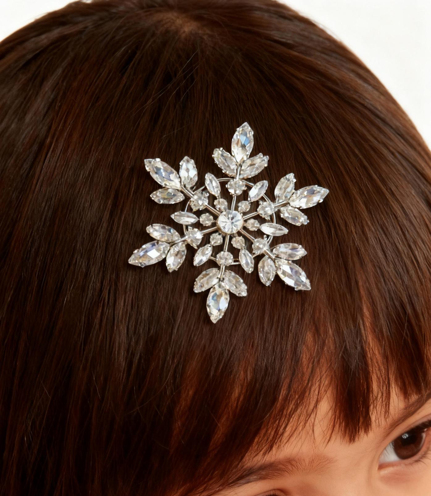 Rhinestone Snowflake Buckle: Silver Wedding Hair Accessories (4.3cm x 4.8cm)