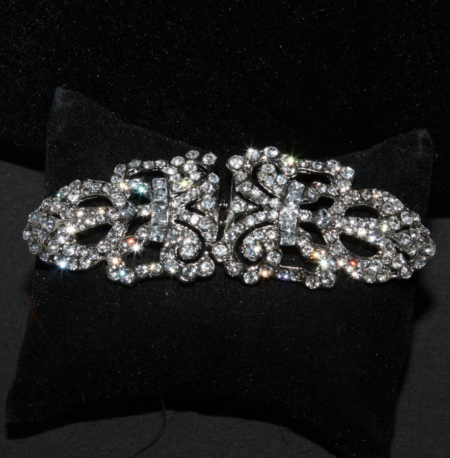 Elegant Hook And Eye Closure: Art Deco Rhinestone Buckle with Crystal Accents