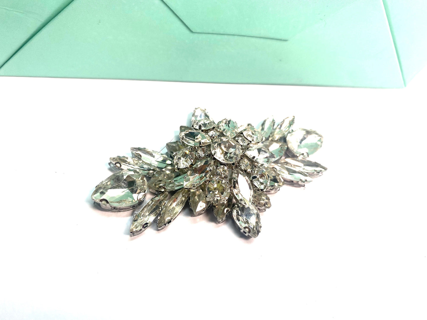 Sparkling Crystal Rhinestone Shoe Clip - Vintage Bridal Shoe Accessory for Weddings & Parties