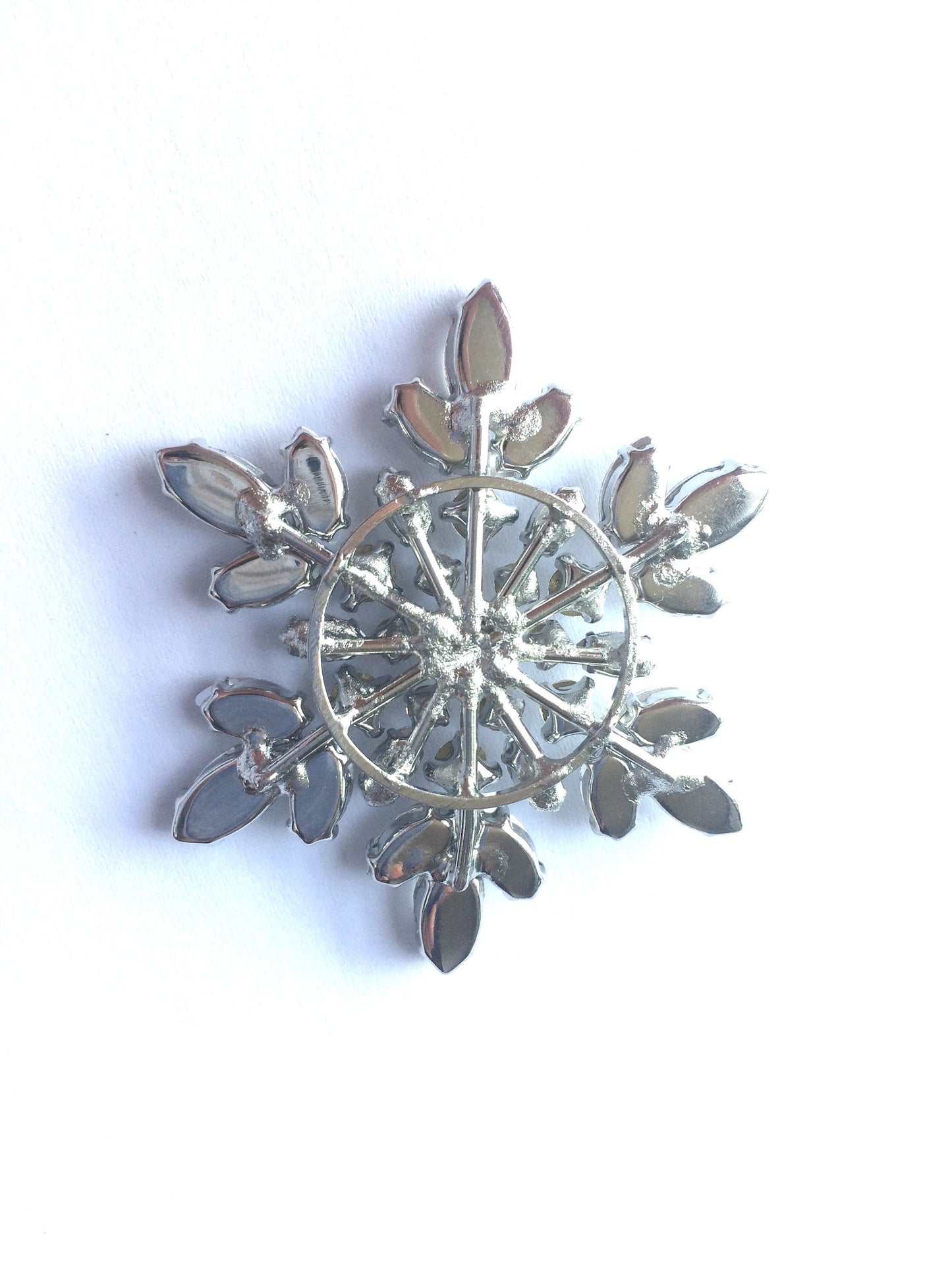Rhinestone Snowflake Buckle: Silver Wedding Hair Accessories (4.3cm x 4.8cm)