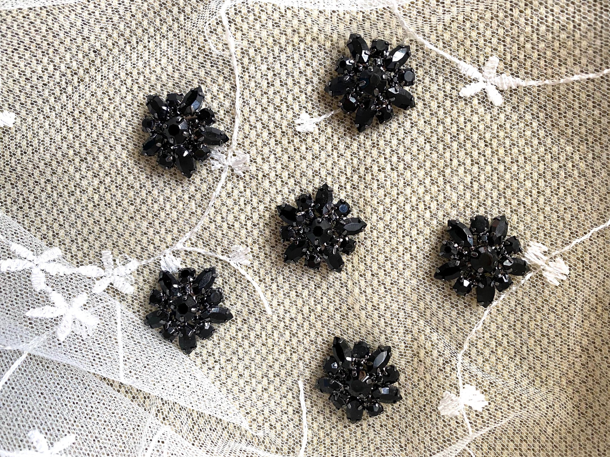 Rhinestone Flower Buttons: Black Crystal Dress Embellishments (4-Piece Set, 0.7") Black transparent black 