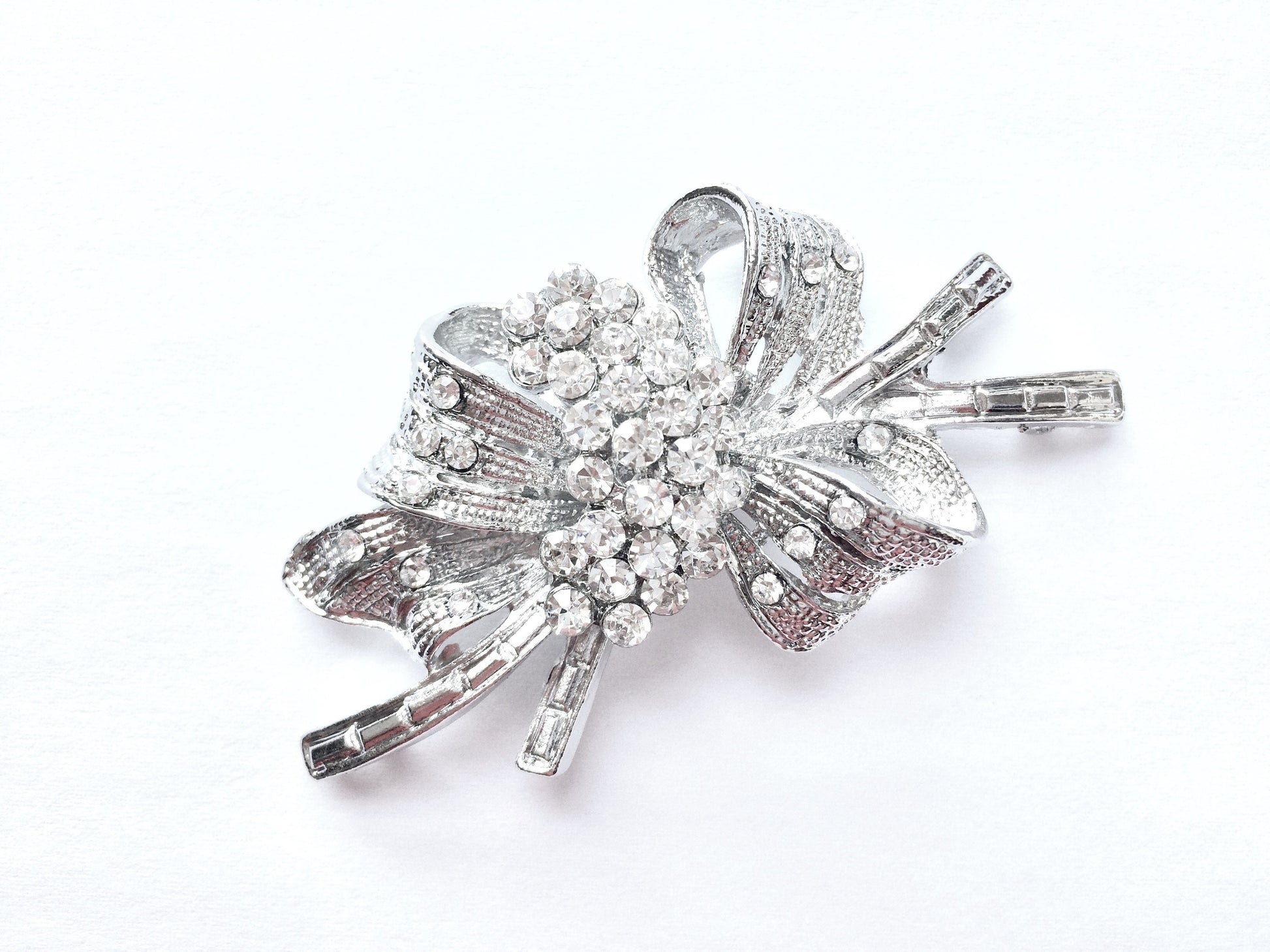 Rhinestone Bow Clasp: Crystal Wedding Buckle (7.5cm x 4cm) 