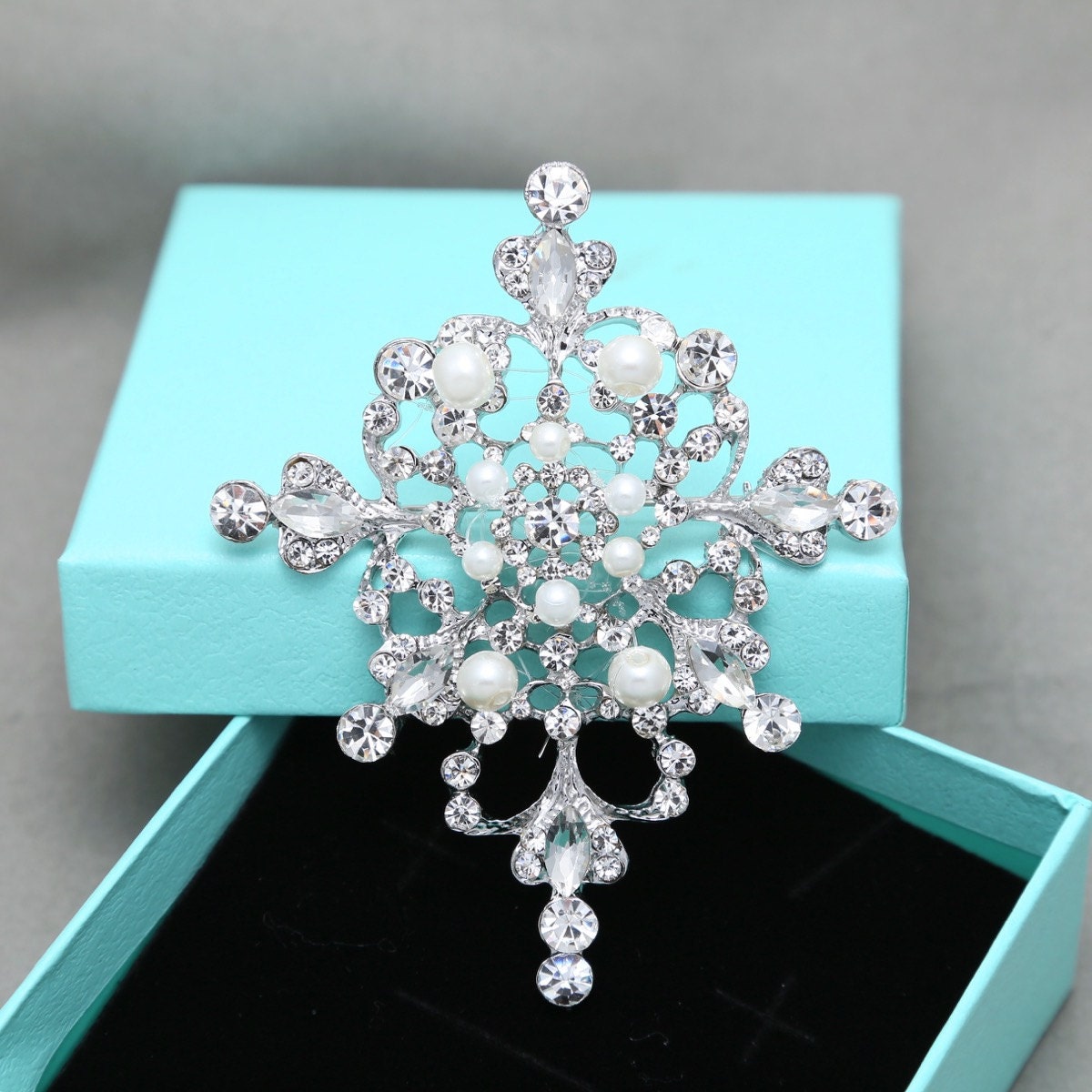 Crystal Rhinestone Cross Buckle: Pearl Wedding Cake Decor (3.5x2.9") 